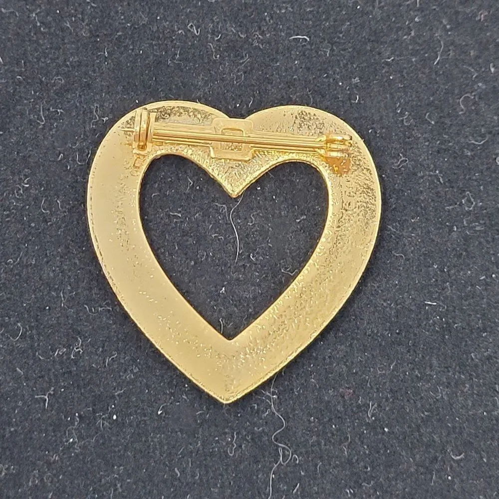 Vintage VALENTINES DAY Gold Tone Etched Heart Brooch Pin Pendant Gift Collectibl